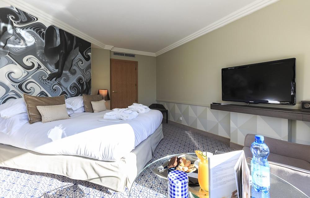 Celestins Spa Thermal & Hotel By Vy Resort Vichy Luaran gambar A room at the hotel