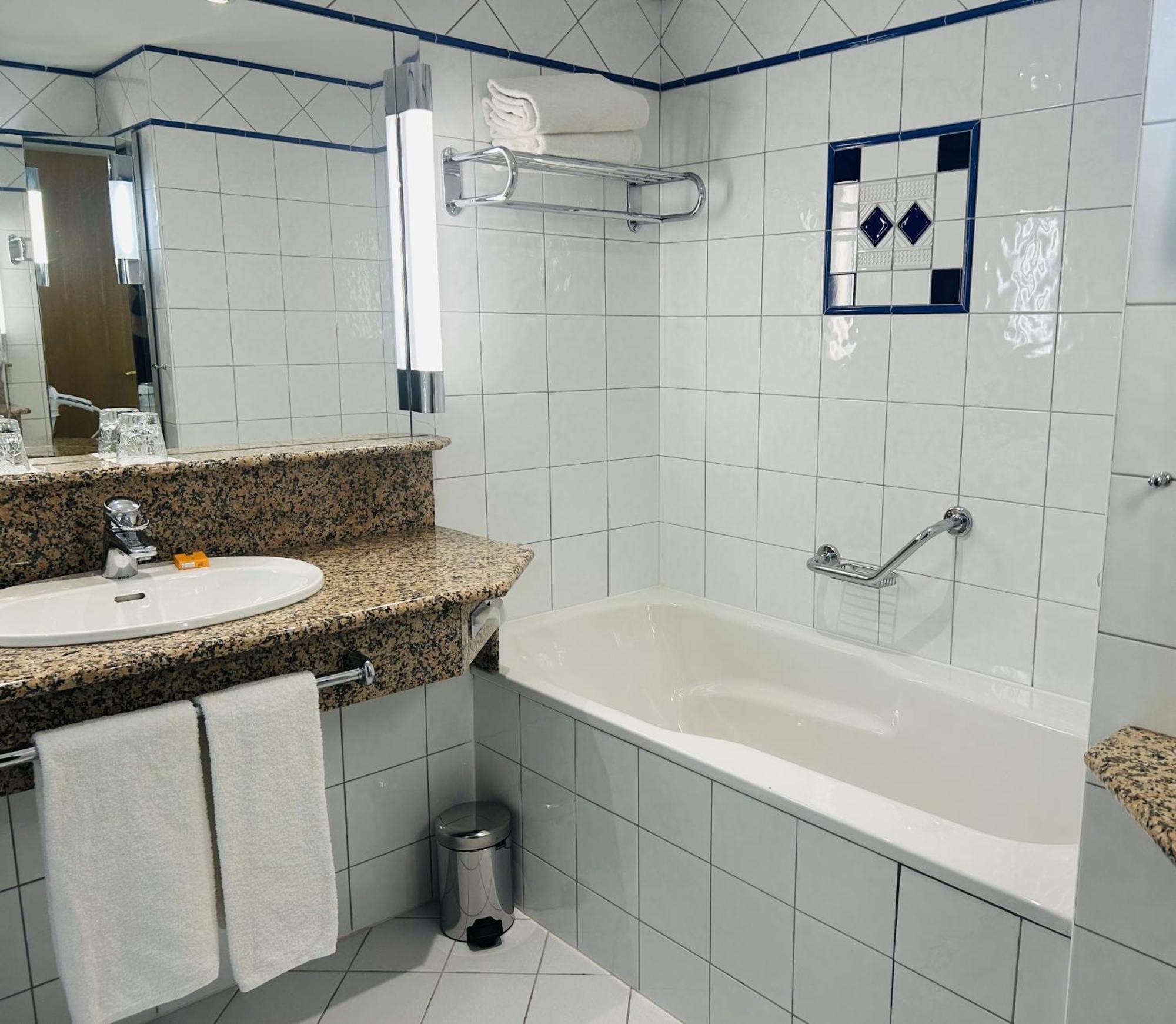 Celestins Spa Thermal & Hotel By Vy Resort Vichy Luaran gambar Bathroom with bathtub