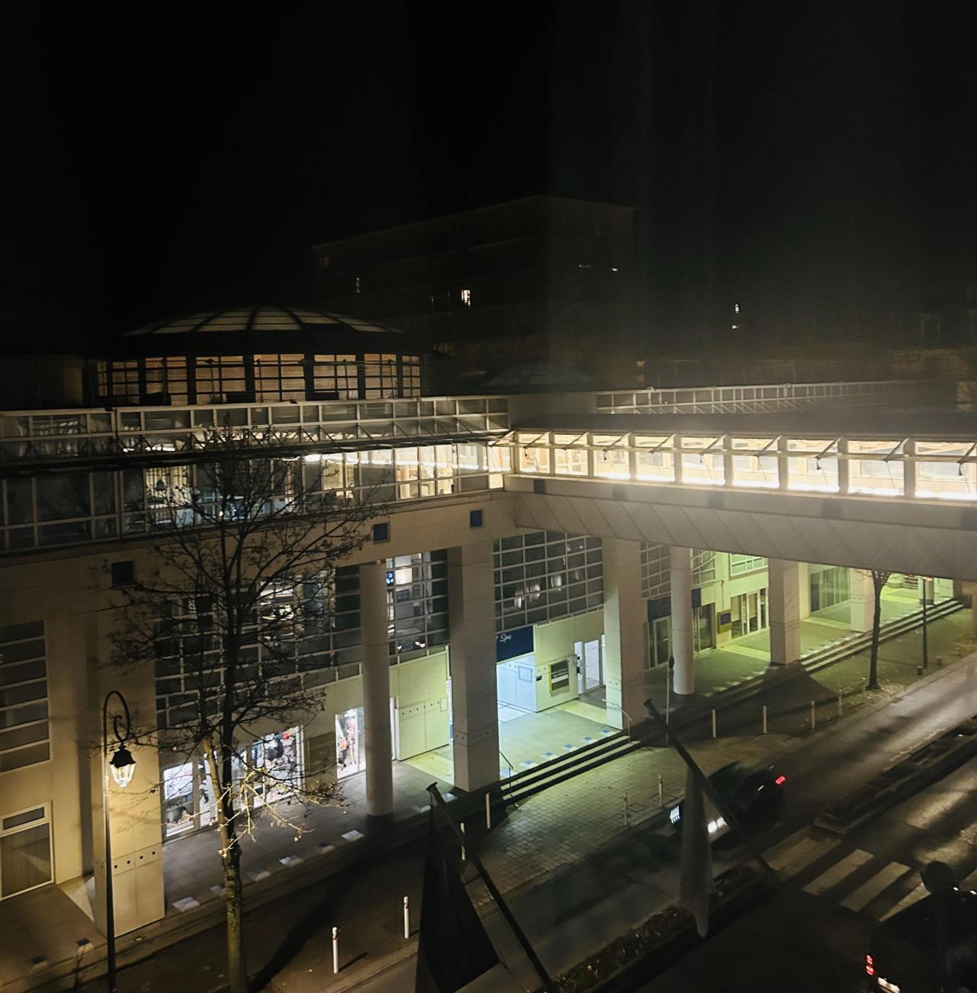 Celestins Spa Thermal & Hotel By Vy Resort Vichy Luaran gambar The station at night