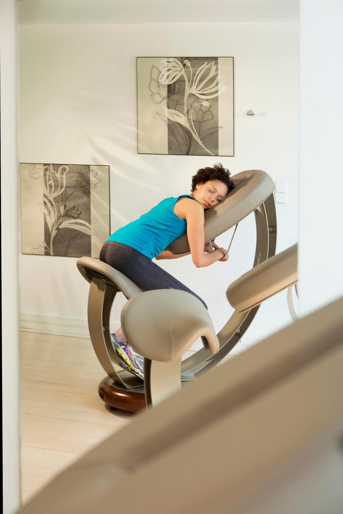 Celestins Spa Thermal & Hotel By Vy Resort Vichy Luaran gambar A woman sleeping on a ball chair