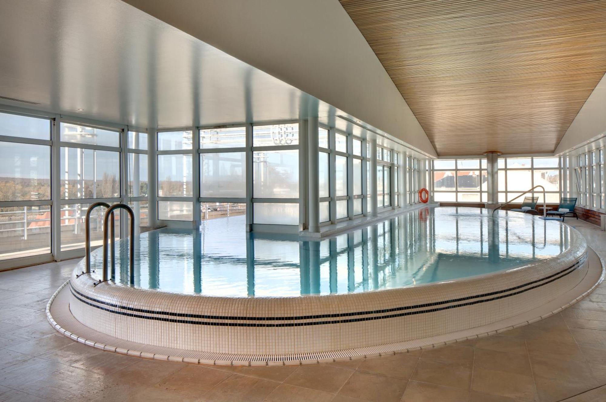 Celestins Spa Thermal & Hotel By Vy Resort Vichy Luaran gambar The swimming pool at the University of Bath