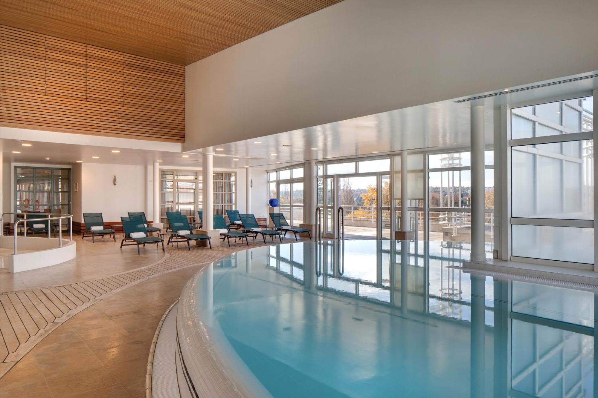 Celestins Spa Thermal & Hotel By Vy Resort Vichy Luaran gambar The pool at the Hotel