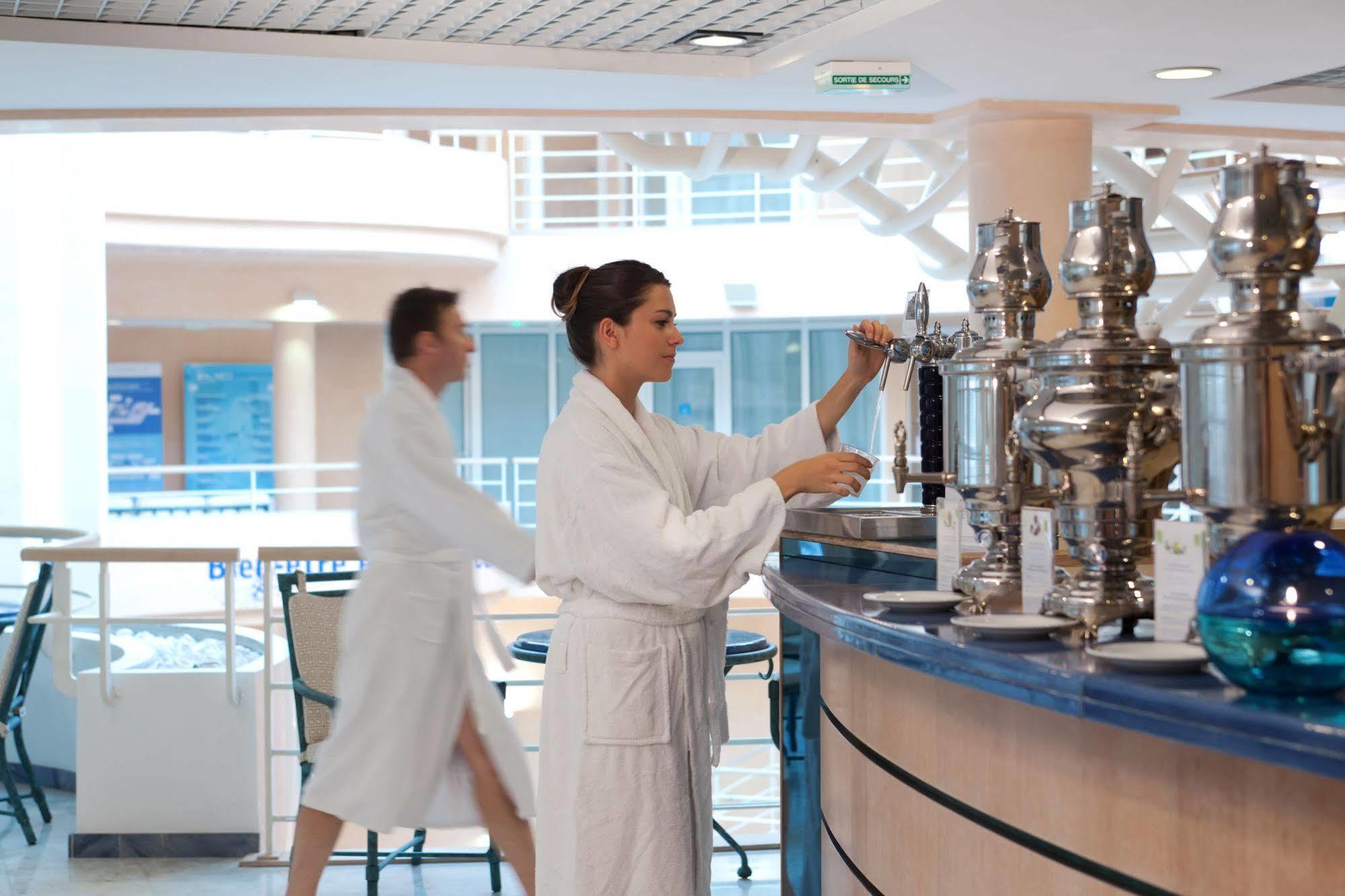 Celestins Spa Thermal & Hotel By Vy Resort Vichy Luaran gambar The bar at the Blue Lagoon